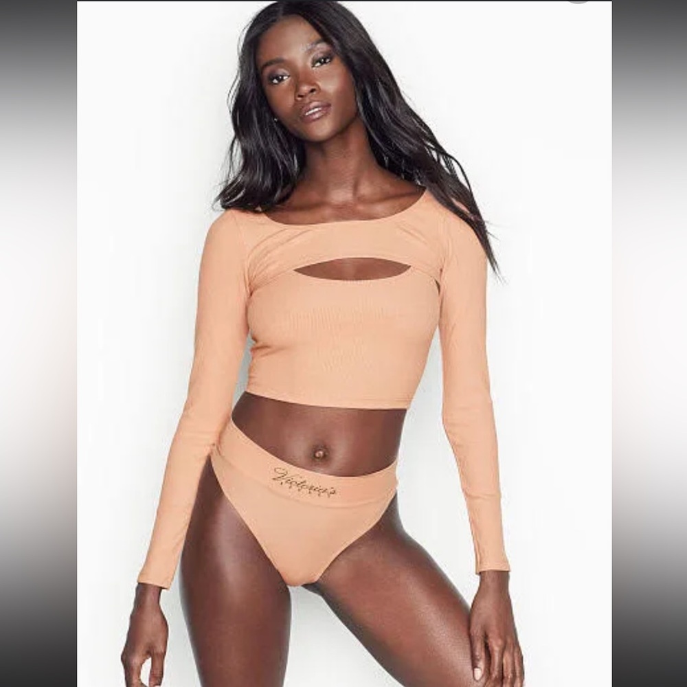 Victoria's Secret Ribbed Long Sleeve Cropped Active Workout Crew Top